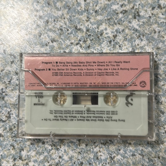 CHER cassette tape. Bang Bang and other hits. In excellent used condition. - Picture 2 of 5